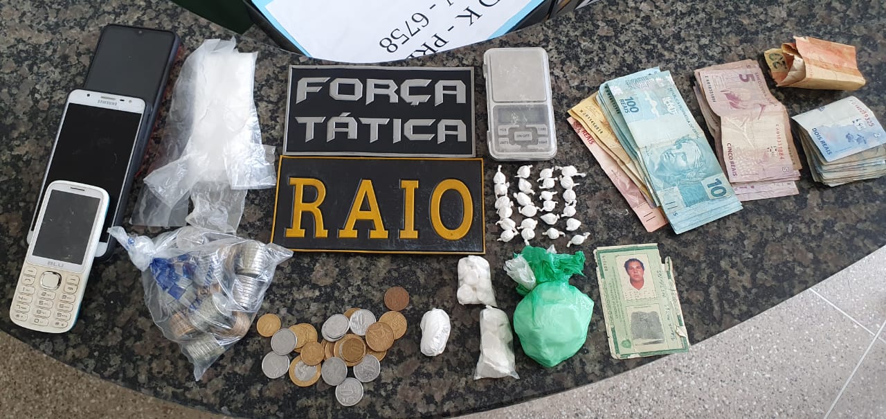 Drogas, dinheiro e aparelhos celulares são apreendidos e um acusado de tráfico é preso em Crato-CE