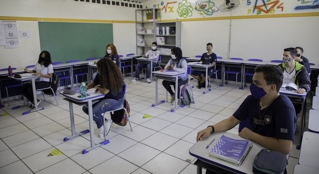 Banho ao chegar da escola ajuda na prevenção da covid-19