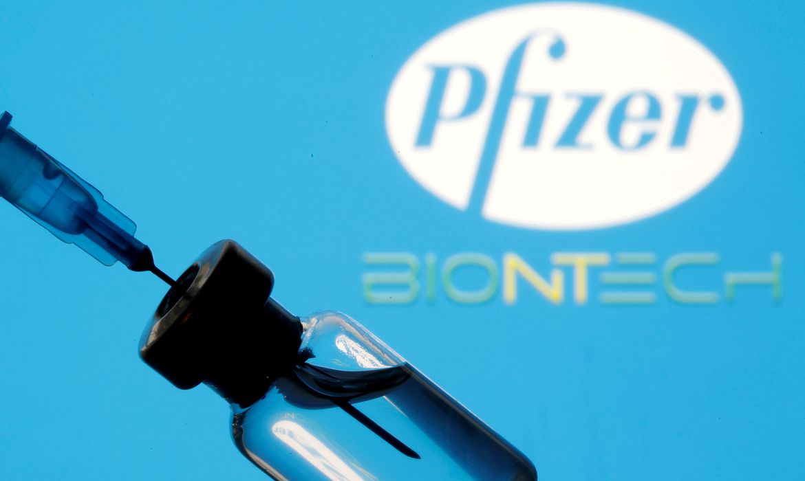 Em condições favoráveis, vacina da Pfizer tem validade de 60 dias