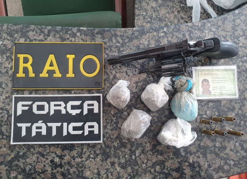 Crato: Raio prende “Besouro” por porte ilegal de arma e tráfico de drogas