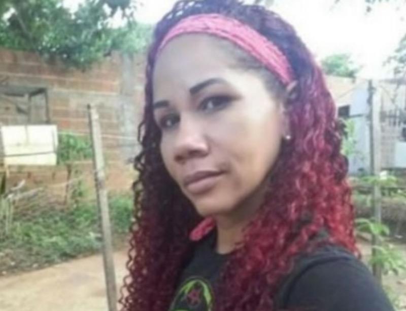 Mulher é assassinada com facada no pescoço por não aceitar reatar relacionamento com ex-parceiro em Brejo Santo