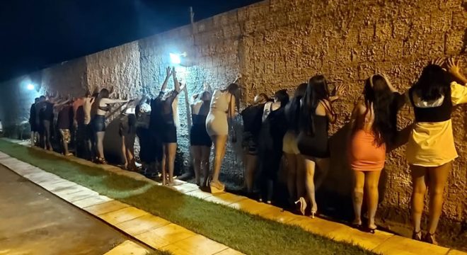 Polícia encerra festa com cerca de 30 pessoas em Barbalha-CE