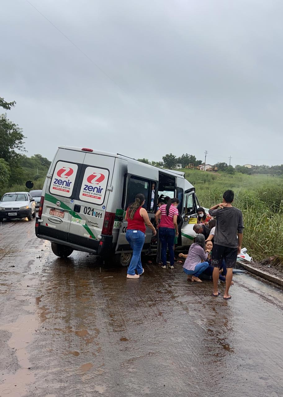 Grave acidente de carro é registrado em Farias Brito na manhã desta quinta(29)