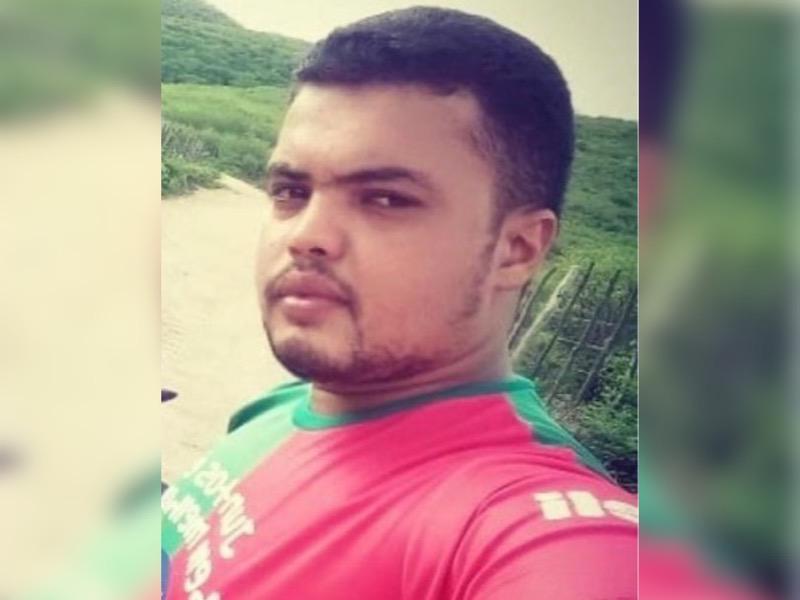 Homem morre em Jati-CE, após colidir moto violentamente em um poste na BR 116