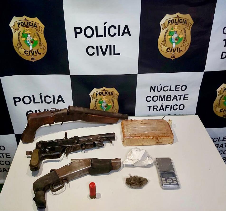 Armas e drogas são apreendidas em ação da Polícia Civil em Juazeiro do Norte