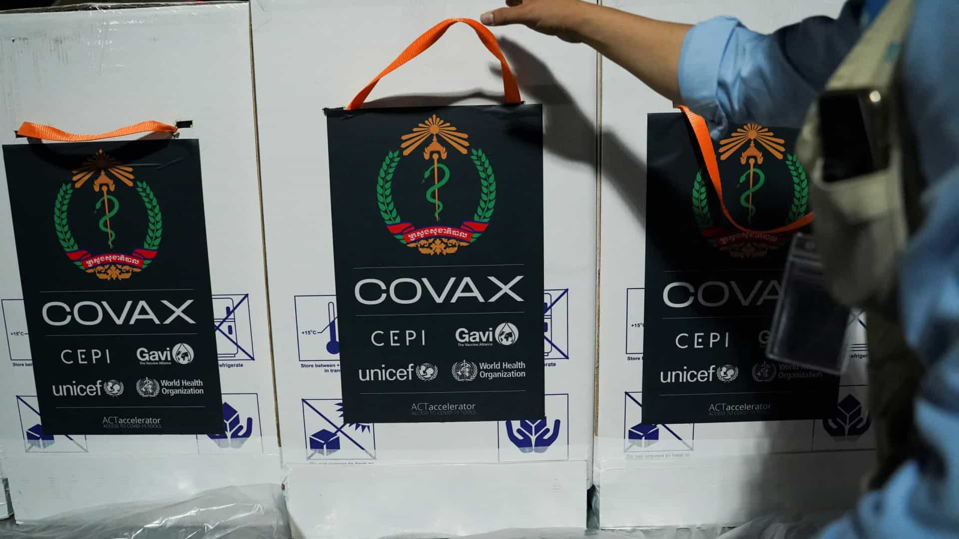 4 milhões de doses do Covax desembarcam no Brasil