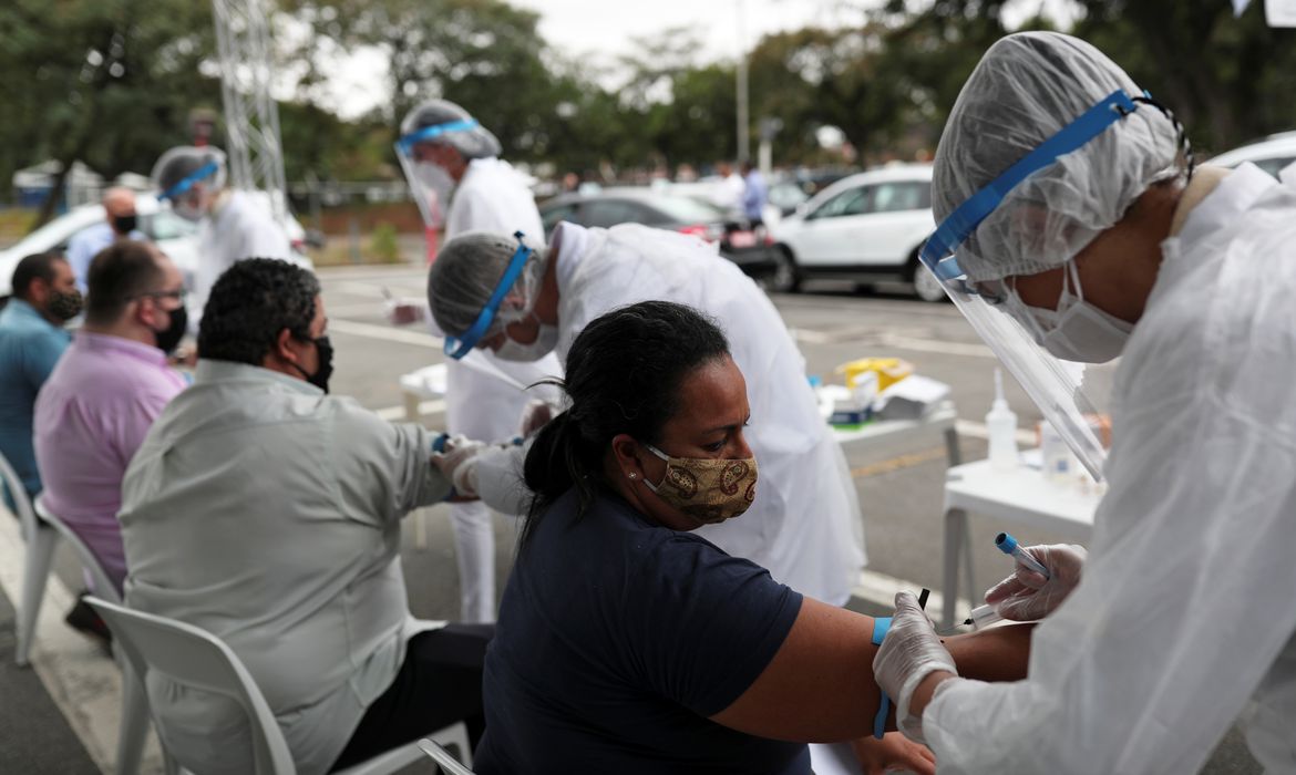 Covid-19: país tem 18,4 milhões de casos acumulados e 513,4 mil mortes