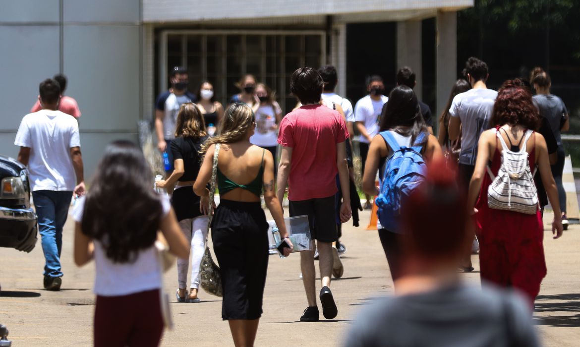 Covid-19: Brasil tem 618 mortes e 27.804 casos nas últimas 24 horas