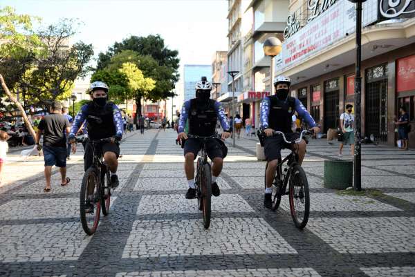 Agilidade e proximidade com a população traduzem o trabalho realizado pelo ciclopatrulhamento da PMCE