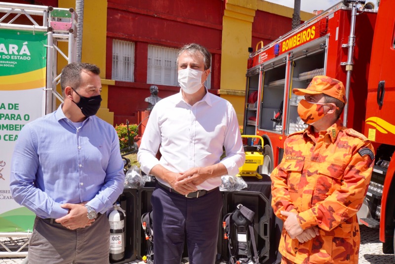 Governo do Ceará anuncia a convocação de 204 bombeiros e entrega viaturas e equipamentos para a corporação