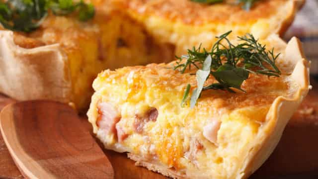 Receita de quiche Lorraine com alho francês e bacon