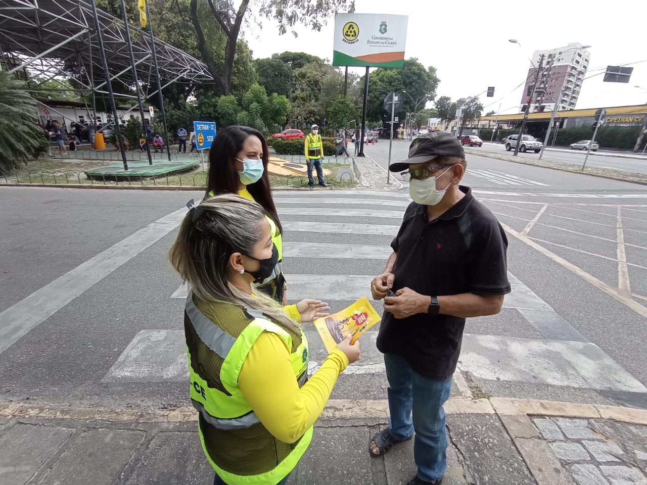 Detran-CE intensifica ações educativas voltadas para ciclistas e uso da faixa de pedestres