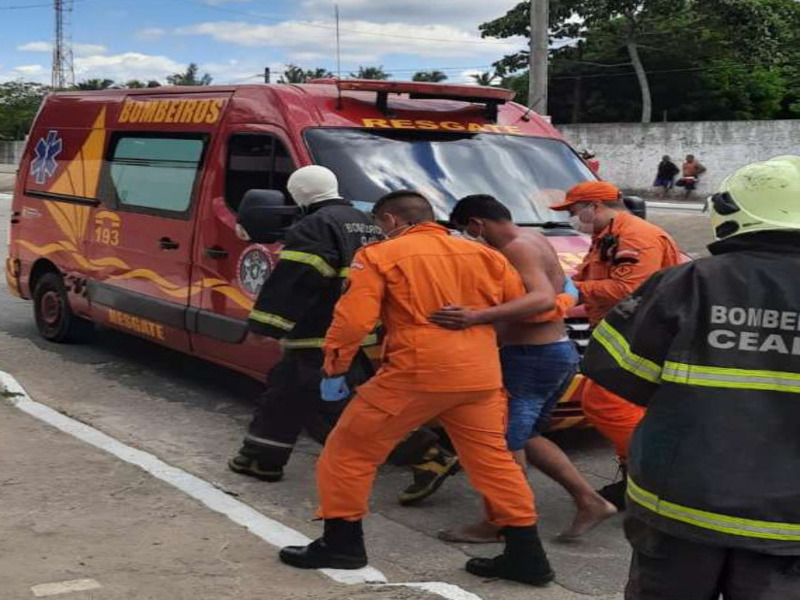 Homem é resgatado pelas Forças de Segurança após sofrer ataque de abelhas em Caucaia