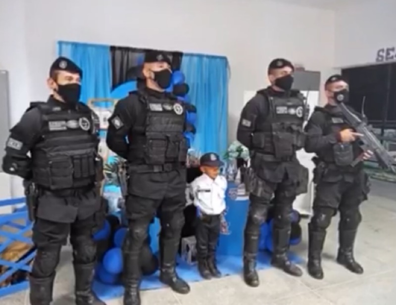 “Menino Sonhador” quer conhecer quartel da Polícia Militar; veja o vídeo