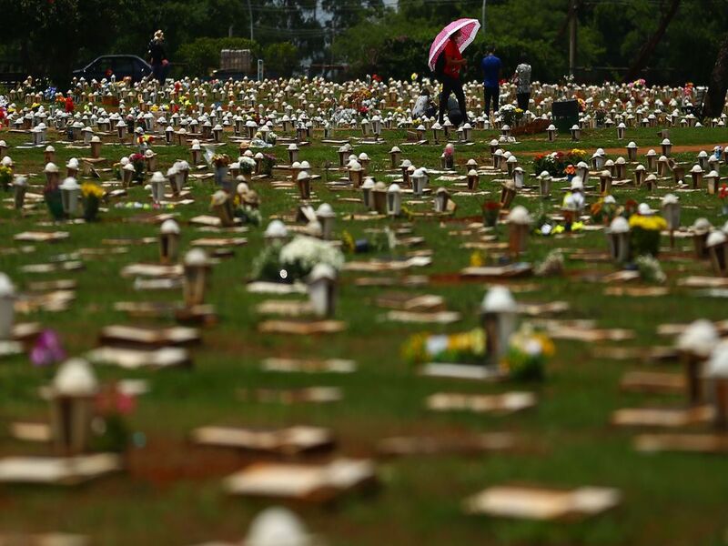 Brasil registra mais de 610 mil mortes por covid-19