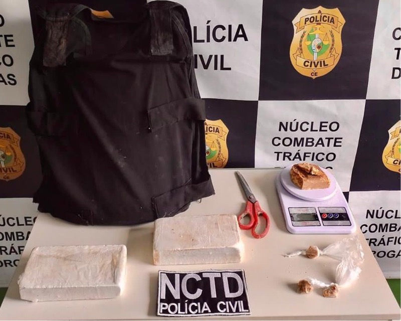 Juazeiro do Norte: Operação da Polícia Civil apreende maconha e cocaína em casa abandonada no João Cabral