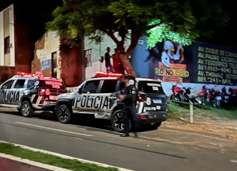 Polícia Militar encerra festa no Crato com 300 pessoas por descumprimento ao Decreto