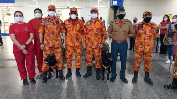 Militares do CBMCE que atuaram em Petrópolis (RJ) são homenageados em retorno ao Ceará