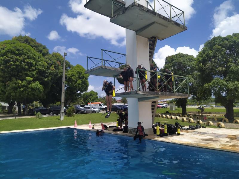 Curso de Operações Especiais passa por treinamento de mergulho autônomo