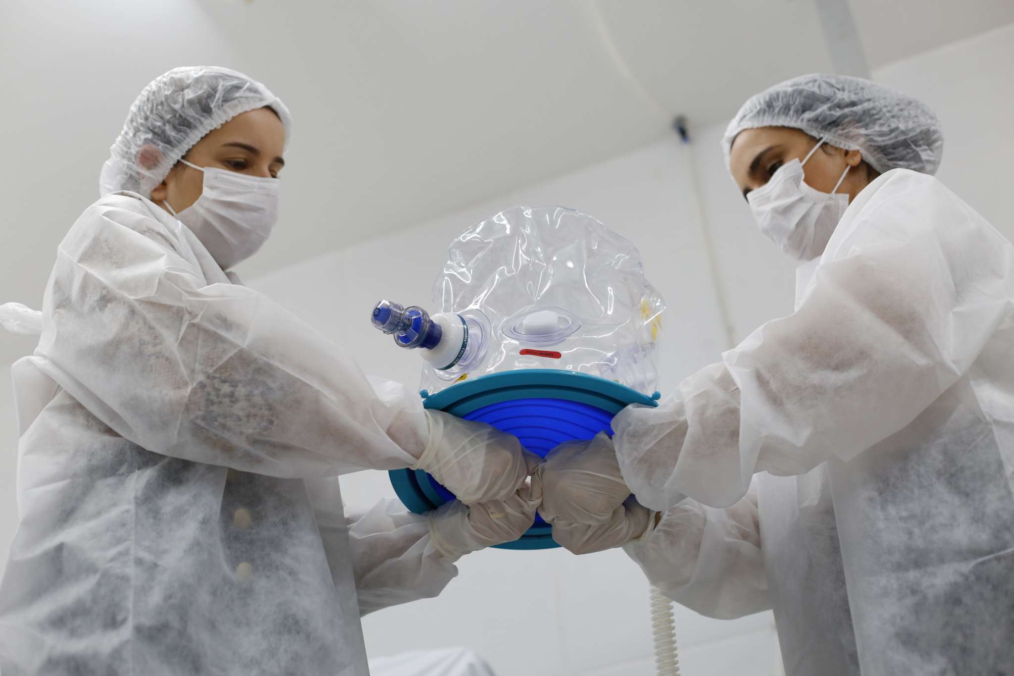 Capacete Elmo: inovação cearense é símbolo da luta para salvar vidas na pandemia