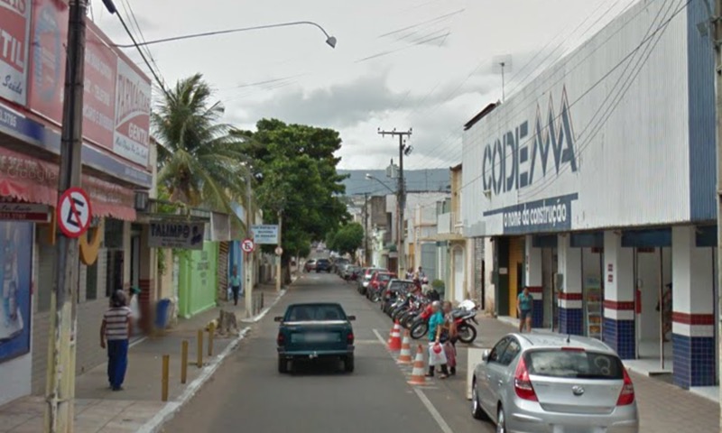 Criminosos promovem onda de furtos no Centro comercial do Crato na madrugada desta segunda (07)