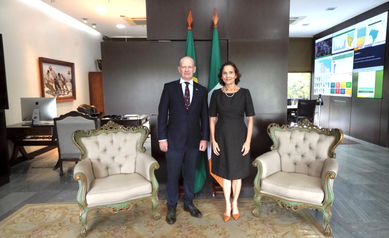 Governadora do Ceará recebe visita do embaixador da Irlanda