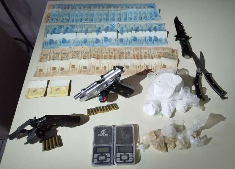 Polícia Civil prende dois suspeitos e apreende 6 kg de drogas e armas de fogo no Cariri