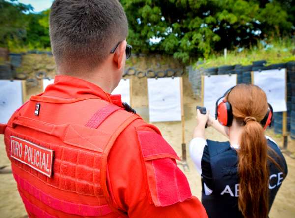 Aprovados no concurso da Polícia Civil passam por treinamento prático de tiro