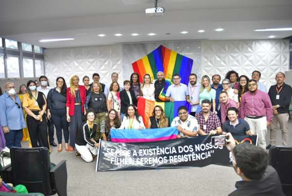 Primeiro Conselho Estadual de Combate à Discriminação LGBT toma posse