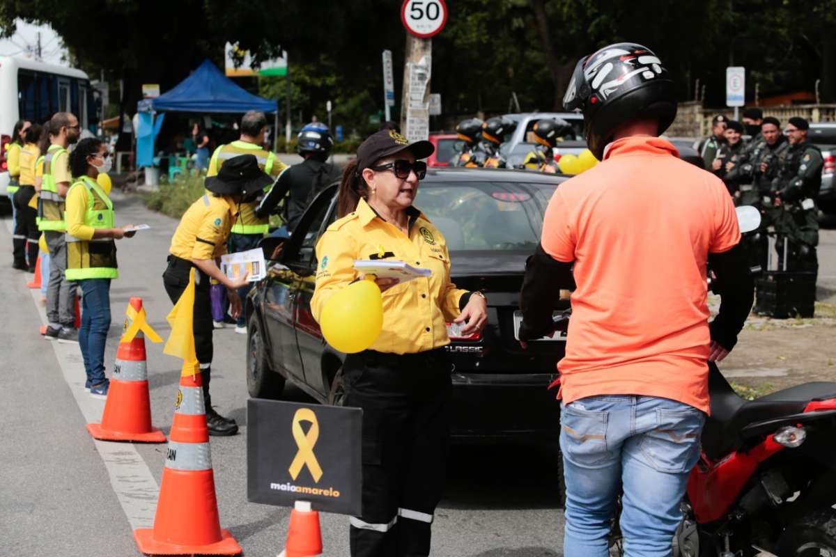 Detran-CE realiza blitz educativa na abertura do Maio Amarelo