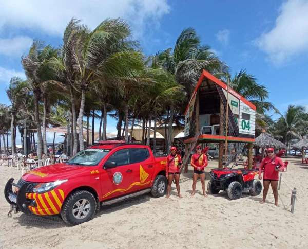 Corpo de Bombeiros salva sete banhistas de afogamentos em praias do Ceará