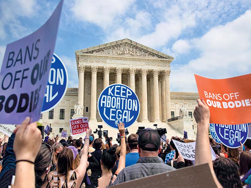 Suprema Corte dos EUA suspende decisão que garantia direito ao aborto