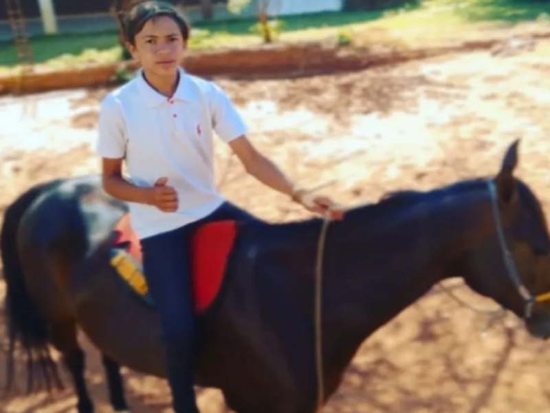 Adolescente de 16 anos morre ao cair de cavalo em clube de vaquejada no Ceará