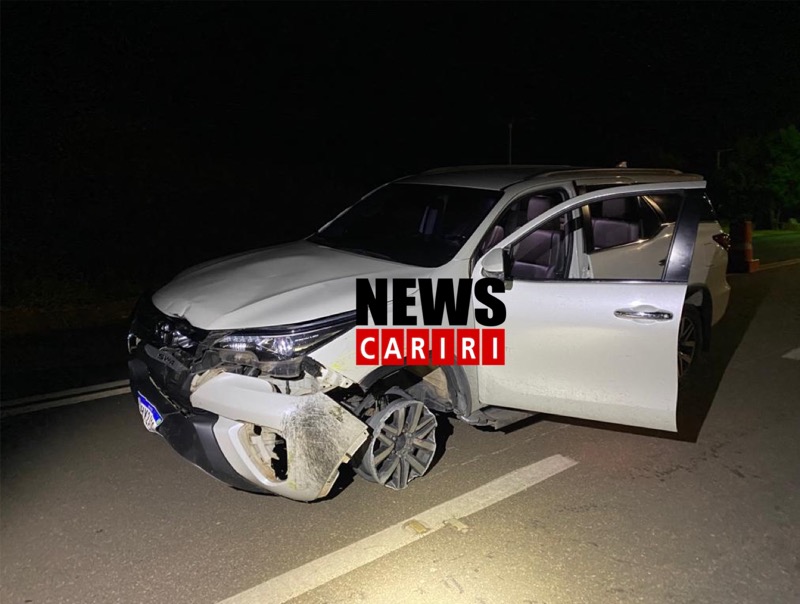 Veja imagens da caminhonete que atropelou e matou adolescente em Juazeiro do Norte