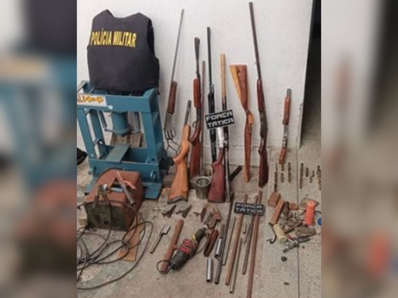 Polícia interdita fábrica de armas clandestina em Barbalha