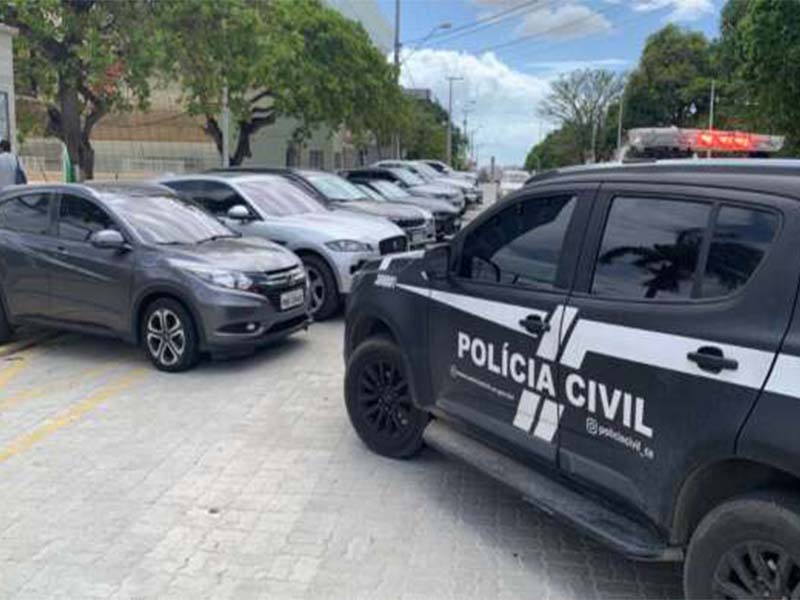 Polícia Civil deflagra operação e apreende 16 veículos e cerca de R$ 800 mil em espécie