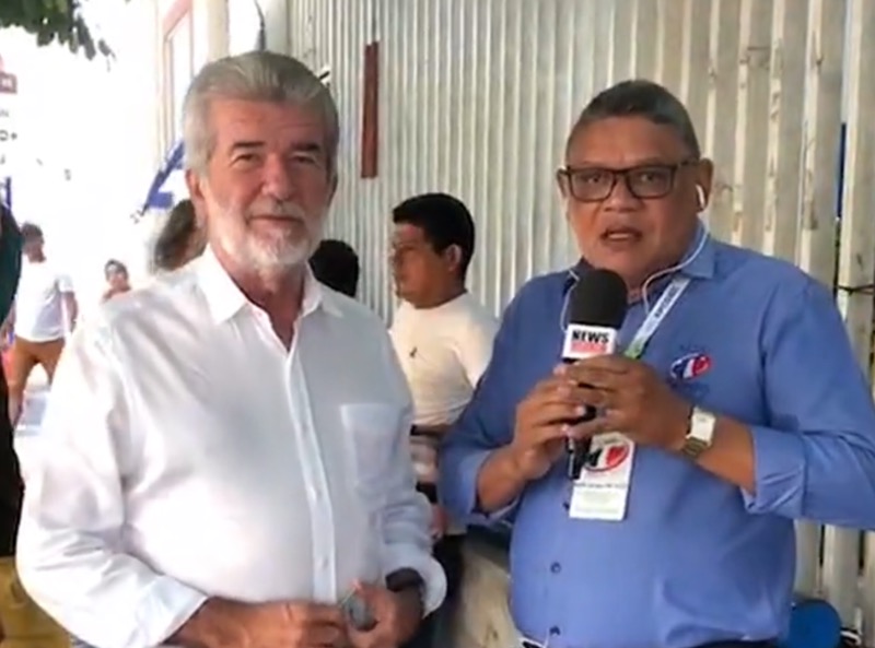 Candidato Arnon Bezerra vota na Câmara Municipal, em Juazeiro do Norte