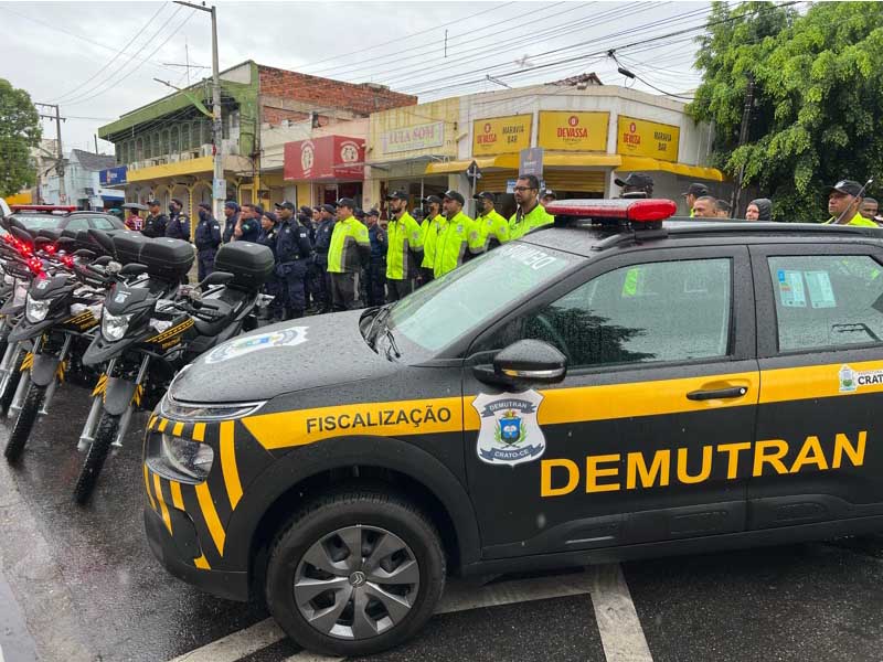 Vídeo: Prefeitura do Crato entrega dez veículos para a Guarda Municipal e Demutran