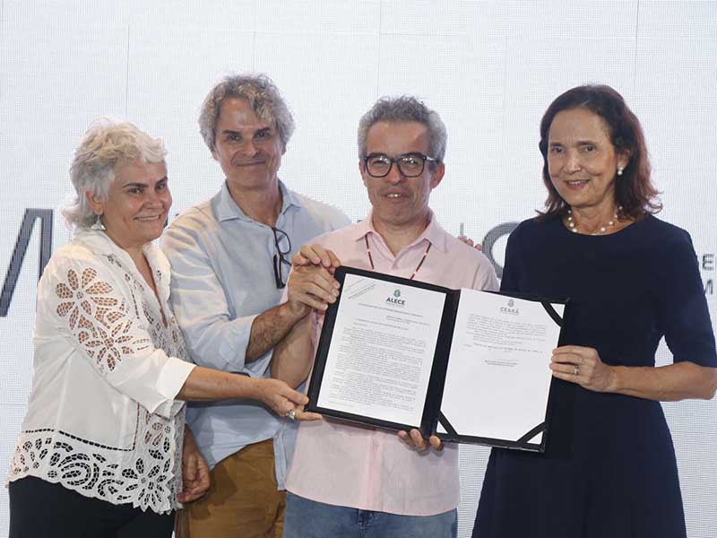 Governadora Izolda Cela sanciona lei que cria o Programa Estadual Escolas da Cultura