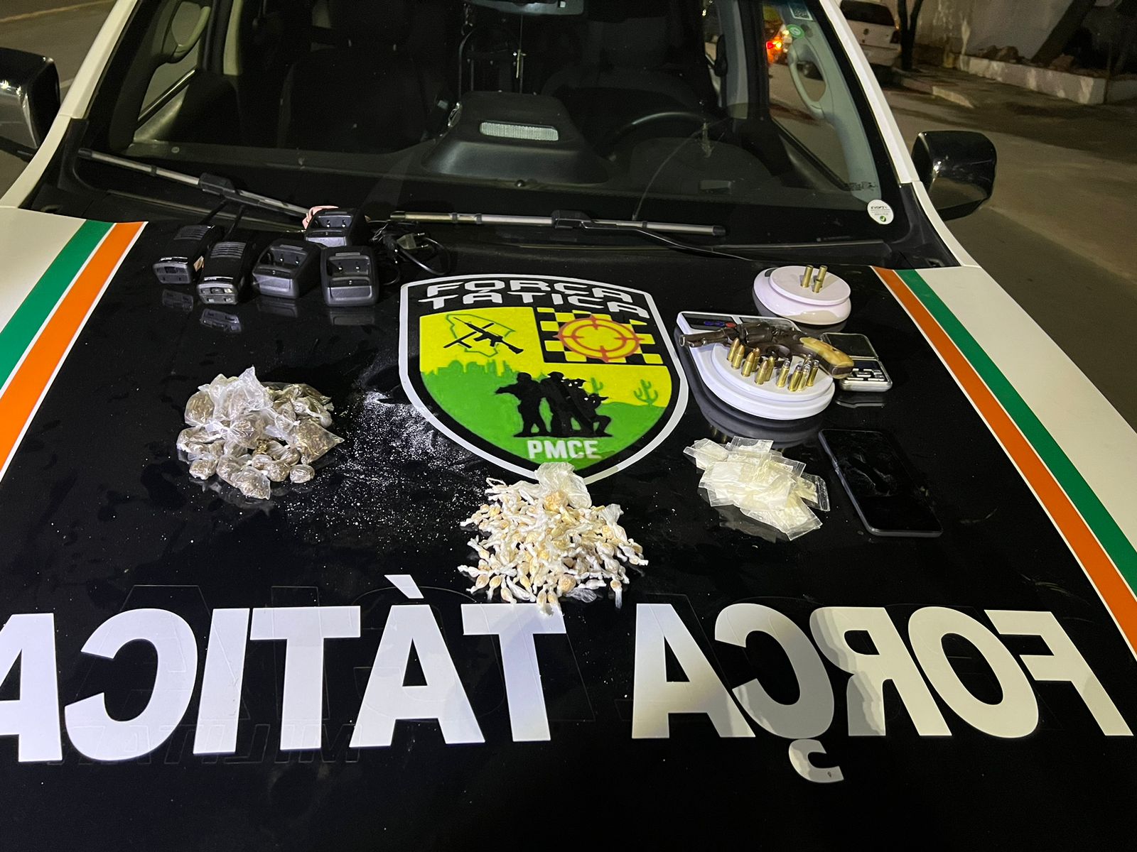 Polícia apreende arma, drogas e objetos roubados após perseguição em Juazeiro do Norte