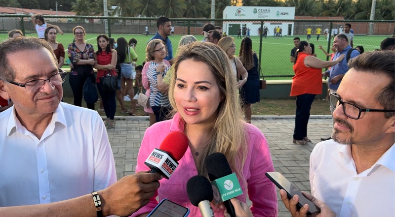 Onélia e Zé Ailton inauguram areninha do Muriti, no Crato