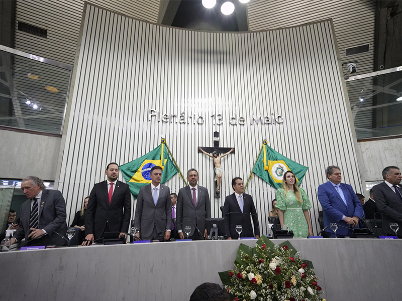 Governador Elmano de Freitas faz balanço e destaca prioridades da gestão na Assembleia Legislativa