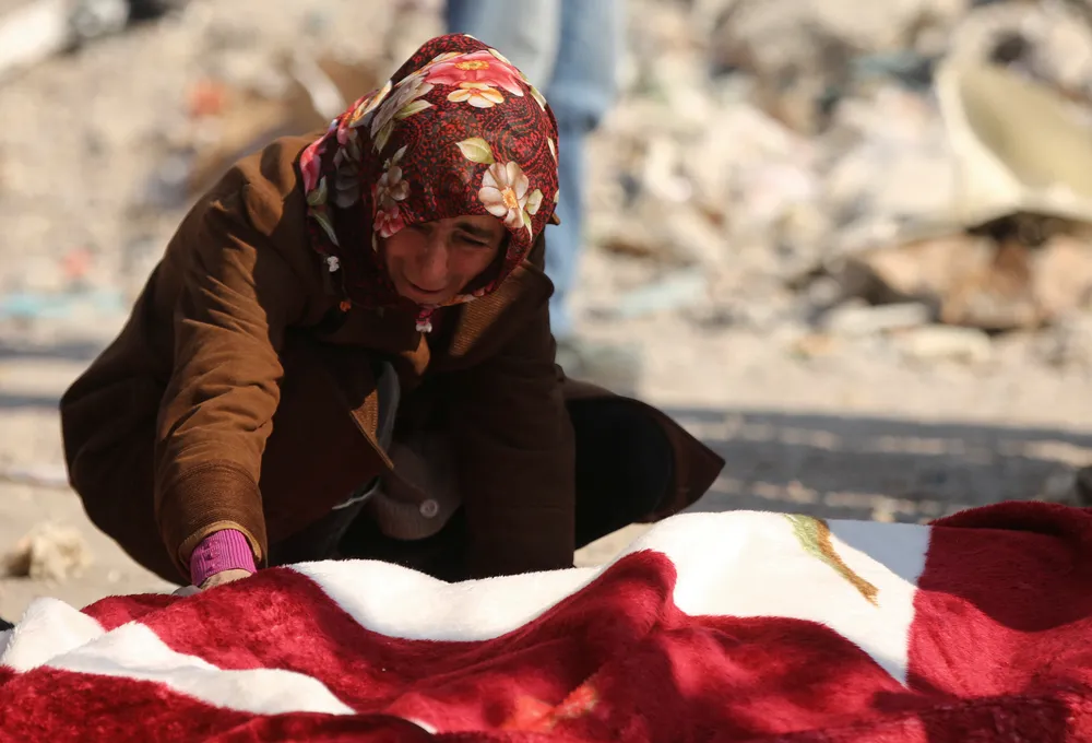 Mortes causadas por terremoto na Turquia e na Síria ultrapassam 24 mil