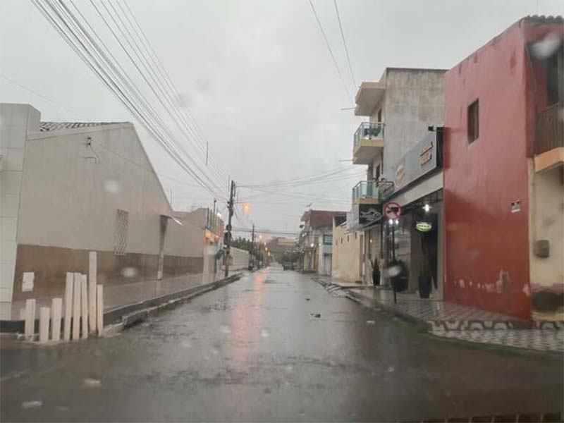 Ceará deve apresentar condições favoráveis à chuva em todas as macrorregiões até quarta-feira (15); veja detalhes