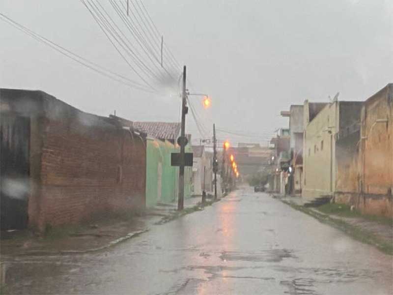 Ceará: chove em cerca de 130 municípios neste começo de semana; confira dados