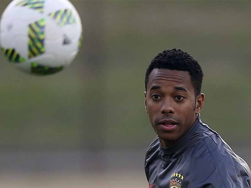 STJ determina a Robinho que entregue o passaporte à Justiça