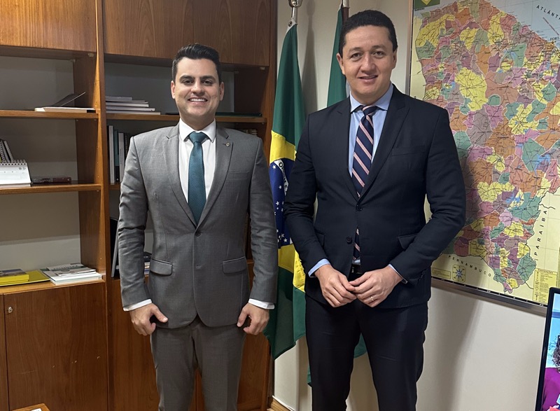 Deputado federal Yury do Paredão recebe o prefeito Glêdson Bezerra, em Brasília