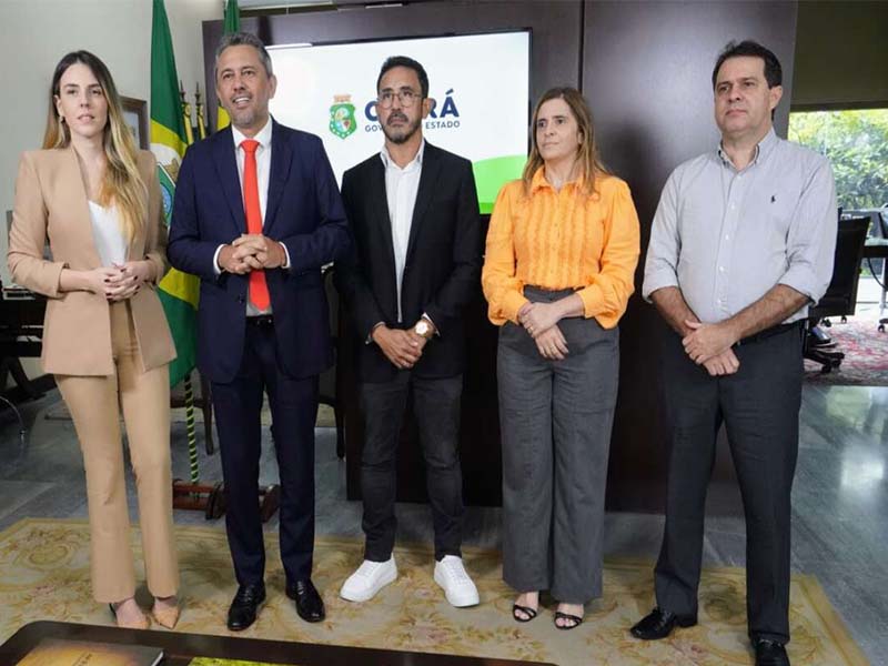 Governador Elmano anuncia reajuste de 14,95% para professores da rede pública estadual