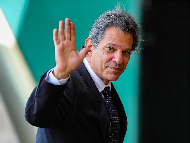 Haddad diz que juro rotativo do cartão prejudica pessoas de baixa renda, e negocia corte com bancos