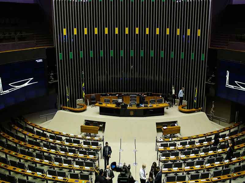 Deputados discutem efetivação do piso salarial da enfermagem